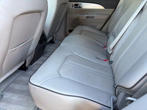 Used 2013 Lincoln MKX FWD image 7