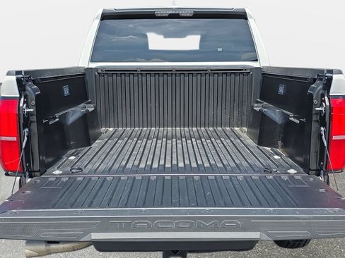 Used 2025 Toyota Tacoma SR5 AWD/4WD image 12