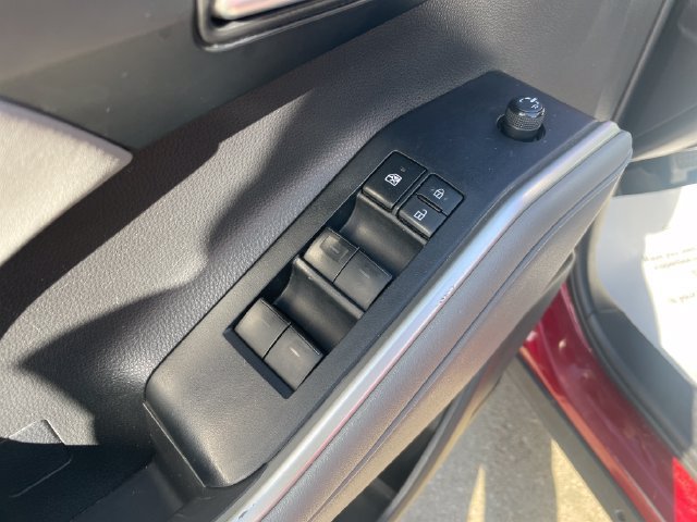 Used 2020 Toyota Highlander XLE AWD/4WD image 21