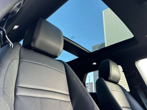 Used 2024 Land Rover Range Rover Evoque Dynamic SE image 25