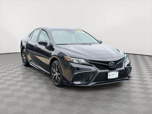 Used 2023 Toyota Camry SE FWD image 1