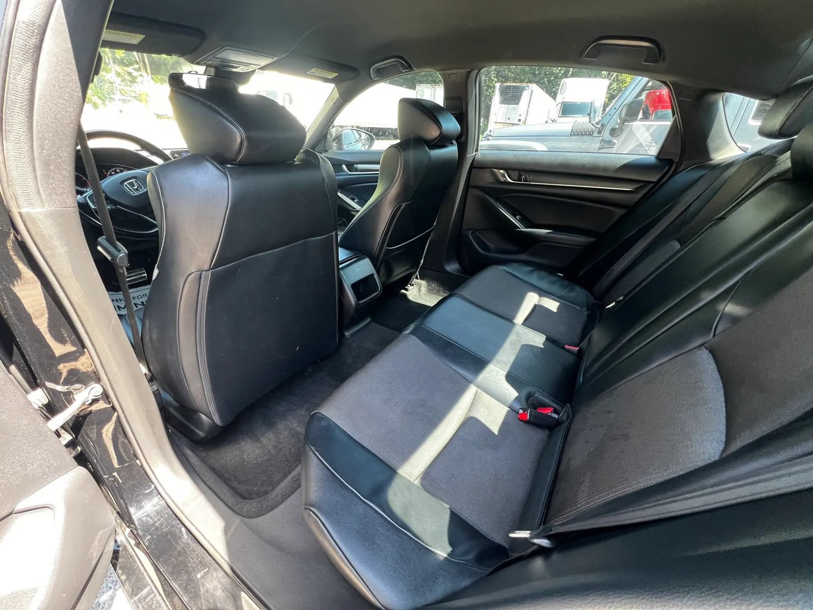 Used 2018 Honda Accord Sport image 10