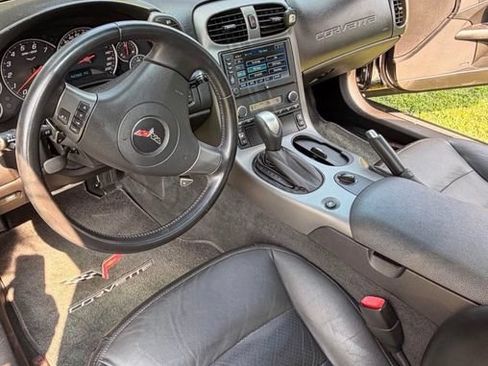 Used 2007 Chevrolet Corvette Coupe w/ Preferred Equipment Group RWD image 5