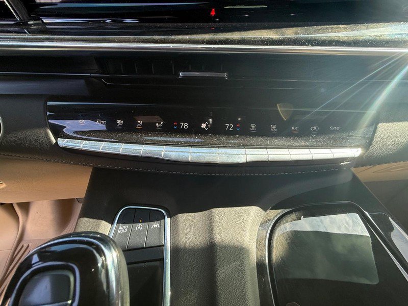 Used 2024 Cadillac Escalade Premium Luxury AWD/4WD image 27
