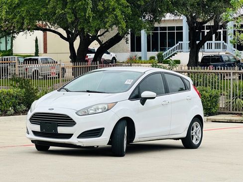 Used 2019 Ford Fiesta SE FWD image 3
