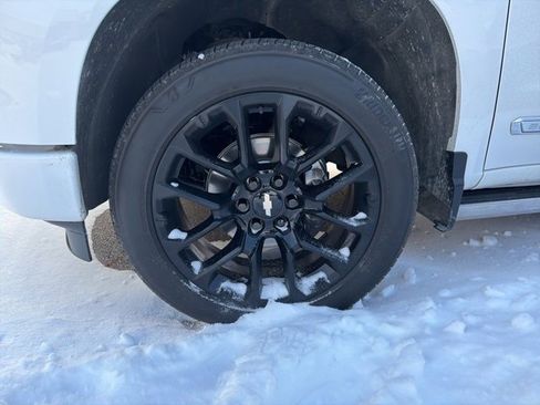 Used 2025 Chevrolet Silverado 1500 High Country w/ Technology Package image 3