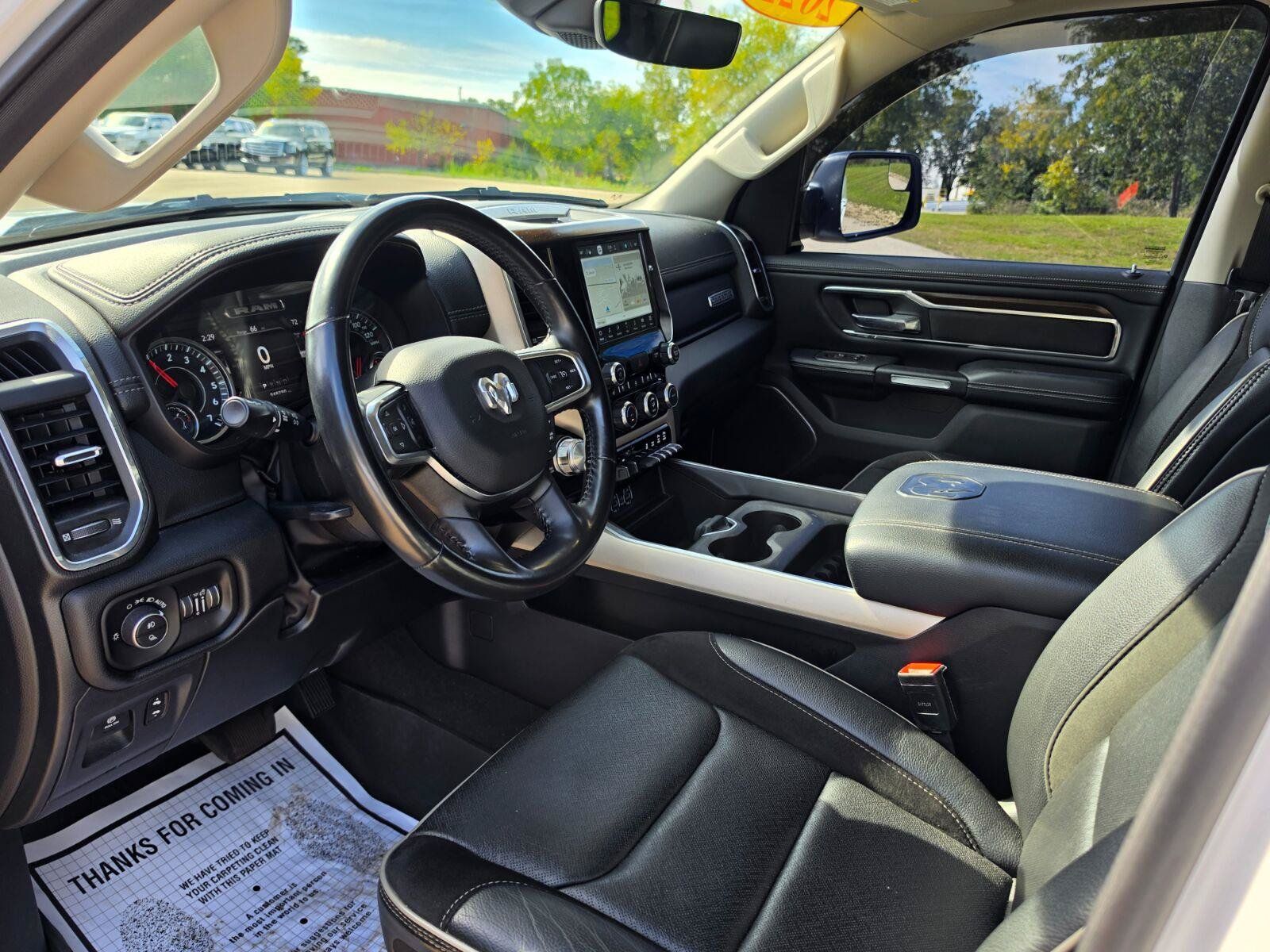 Used 2022 RAM 1500 Laramie AWD/4WD image 7
