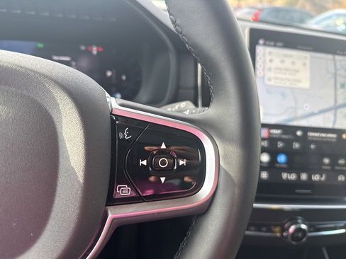 Certified 2025 Volvo XC90 B6 Plus image 24