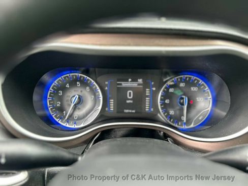 Used 2020 Chrysler Voyager L FWD image 43