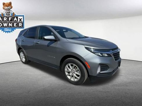 Used 2023 Chevrolet Equinox LT image 2