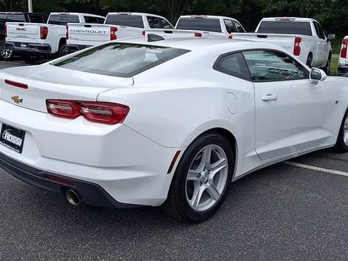 Used 2019 Chevrolet Camaro LT w/ Technology Package RWD image 8