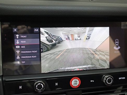 Used 2025 Porsche Macan image 30