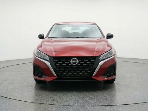 Used 2025 Nissan Altima 2.5 SV FWD image 2