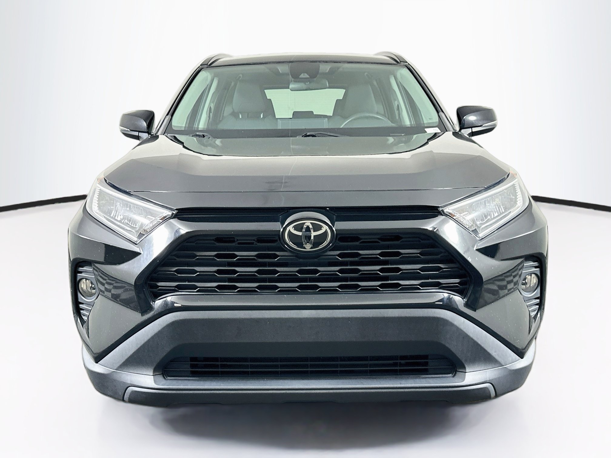 Used 2021 Toyota RAV4 XLE FWD image 2
