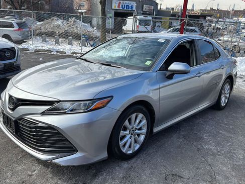 Used 2019 Toyota Camry LE image 5