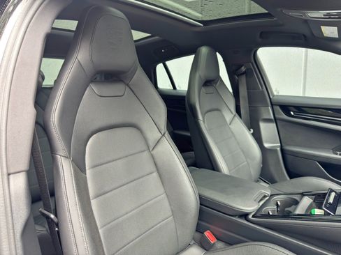 Used 2025 Porsche Panamera image 44