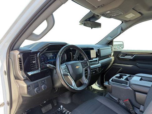 Used 2022 Chevrolet Silverado 1500 LT RWD image 9