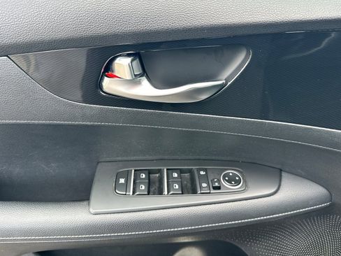 Used 2023 Kia Forte GT-Line image 12