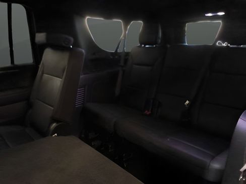 Used 2025 Chevrolet Suburban Z71 AWD/4WD image 34