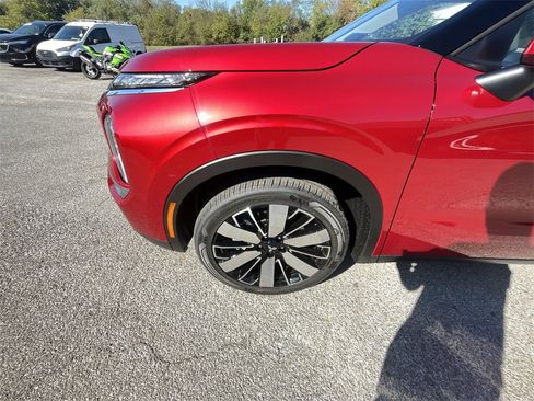 New 2025 Mitsubishi Outlander SE image 10