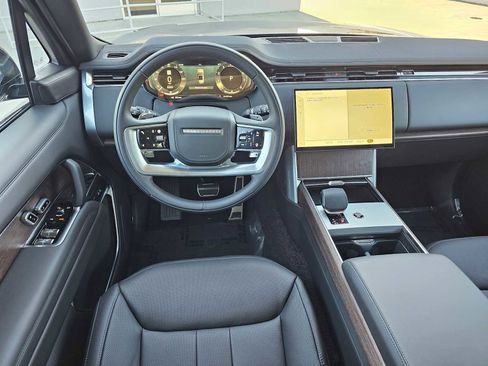 New 2025 Land Rover Range Rover SE image 18