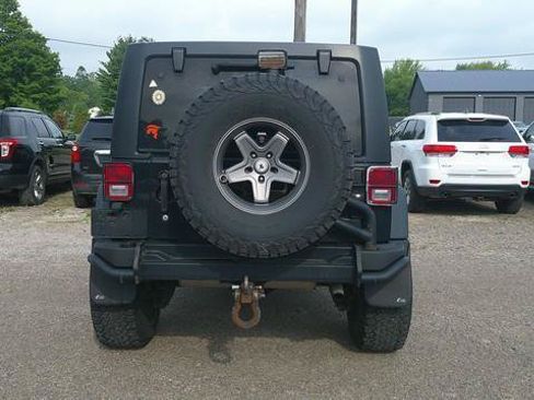 Used 2015 Jeep Wrangler Unlimited Rubicon w/ Connectivity Group AWD/4WD image 4