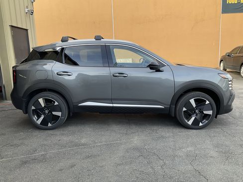 Used 2026 Nissan Kicks SR w/ Cold Weather Package image 2