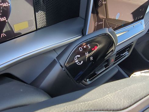 New 2025 Volkswagen Tiguan SE image 15