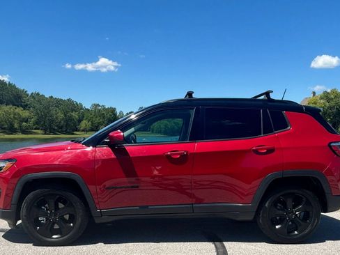 Used 2018 Jeep Compass Latitude w/ Popular Equipment Group FWD image 4