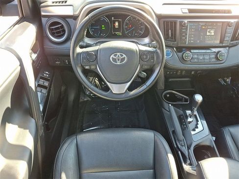 Used 2018 Toyota RAV4 Limited image 11