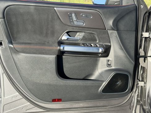 Used 2025 Mercedes-Benz GLB 35 AMG 4MATIC image 18