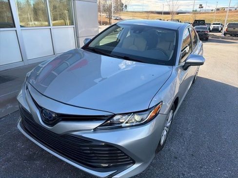 Used 2020 Toyota Camry LE image 3
