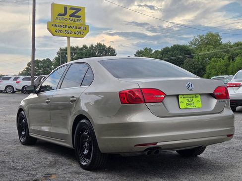 Used 2013 Volkswagen Jetta SE FWD image 4