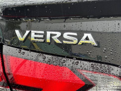 Used 2022 Nissan Versa SR image 25