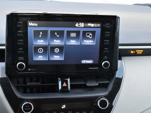 Used 2022 Toyota Corolla LE image 24