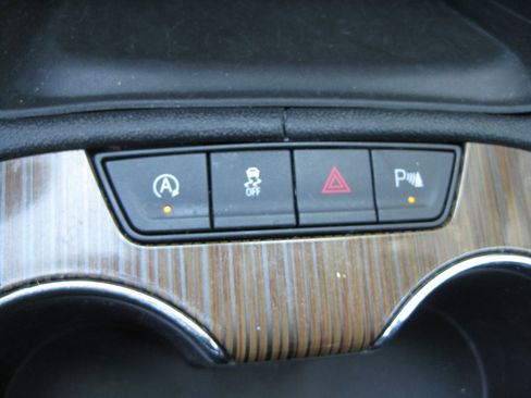 Used 2020 GMC Acadia SLE w/ Driver Convenience Package FWD image 20