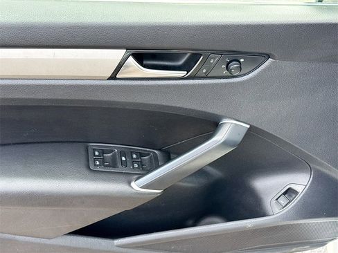 Used 2020 Volkswagen Passat 2.0T SE image 19