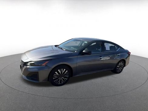 Used 2025 Nissan Altima 2.5 SV FWD image 6