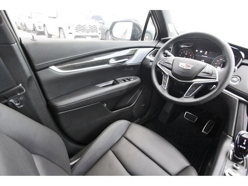 New 2026 Cadillac XT5 Sportv w/ LPO, Onyx Lite Package AWD/4WD image 8