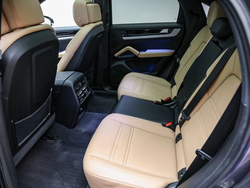Certified 2025 Porsche Cayenne Coupe AWD/4WD image 23