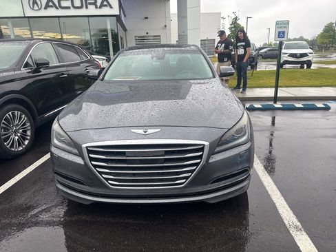 Used 2015 Hyundai Genesis 3.8 image 2