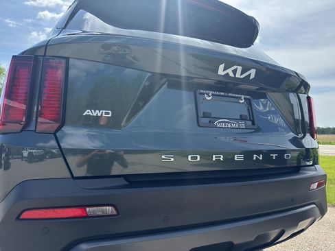 Used 2022 Kia Sorento S AWD/4WD image 11