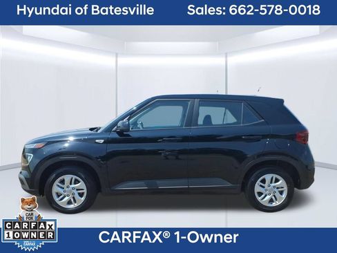 Used 2025 Hyundai Venue SE FWD image 2