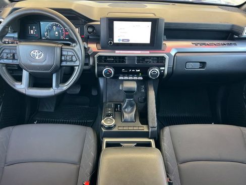 Certified 2025 Toyota Tacoma SR5 AWD/4WD image 16