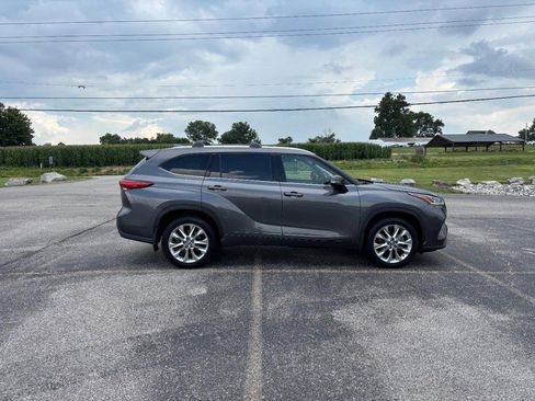 Used 2023 Toyota Highlander Limited AWD/4WD image 6