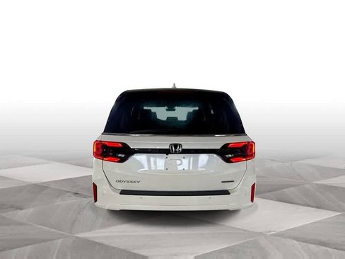 New 2026 Honda Odyssey Touring image 7