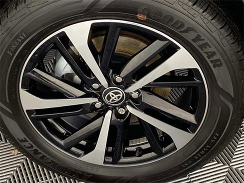 Used 2024 Toyota Corolla Cross XSE image 27