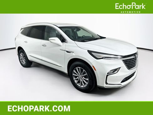 Used 2023 Buick Enclave Essence FWD image 1