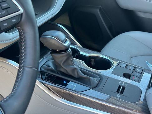 Certified 2025 Toyota Highlander Limited image 11