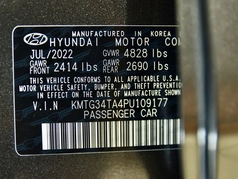 Used 2023 Genesis G70 2.0T w/ Sport Prestige Package image 31